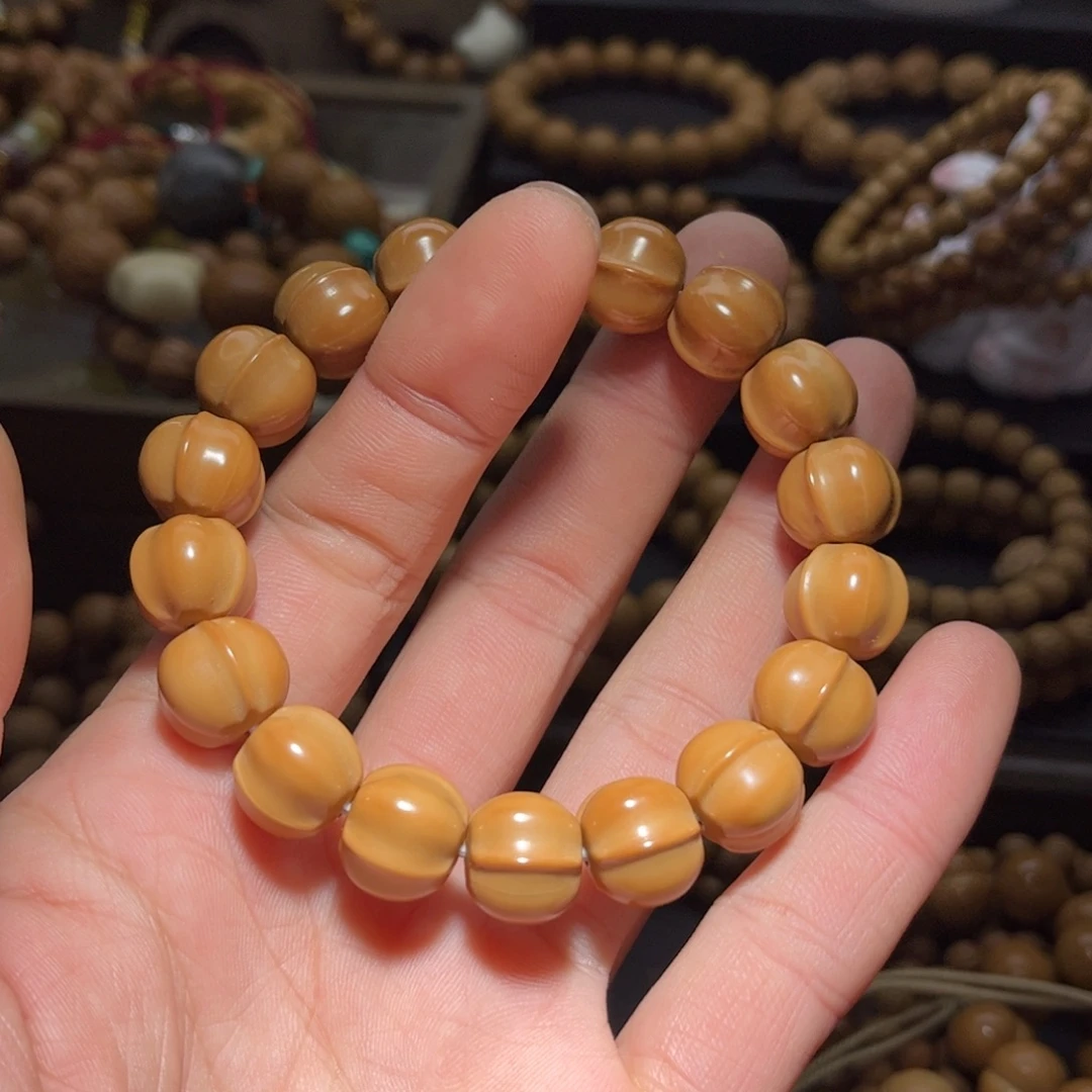 宇***爱猴头核桃吊坠鲨鱼背全品无瑕无药龙岩料14+