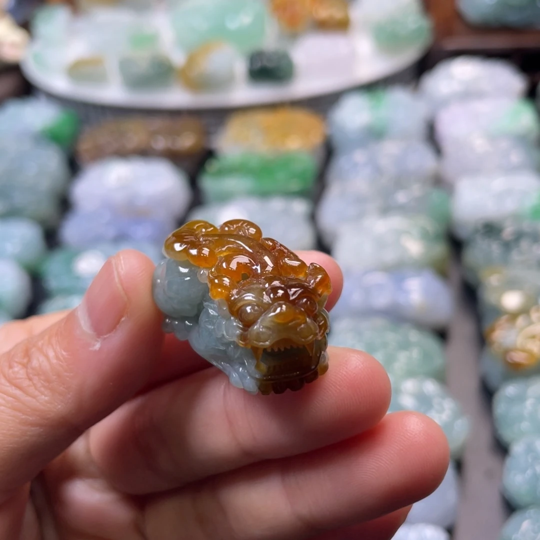 翡翠未镶嵌颈饰貔貅