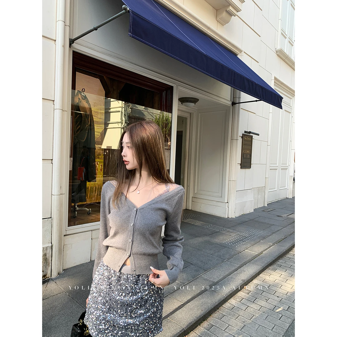 YOLI张宥利 "娇娇贵女"灰色V领蕾丝拼接针织衫女冬季百搭短款上衣