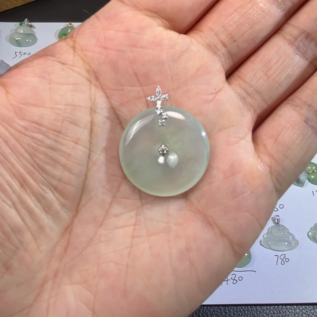 翡翠18K金镶嵌颈饰