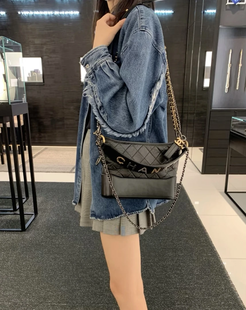 99新 Chanel/香奈儿 新款手柄流浪中号黑金/29开/优品