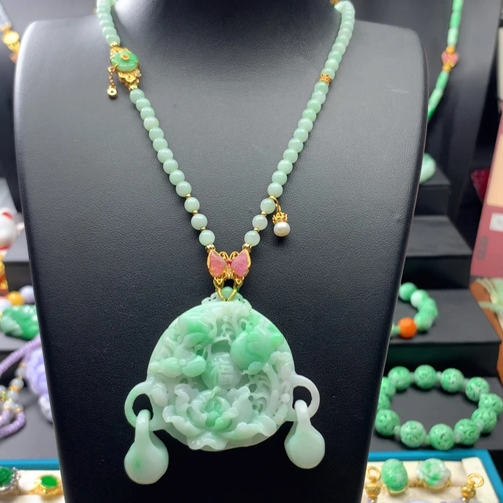 翡翠颈饰未镶嵌翡翠花牌