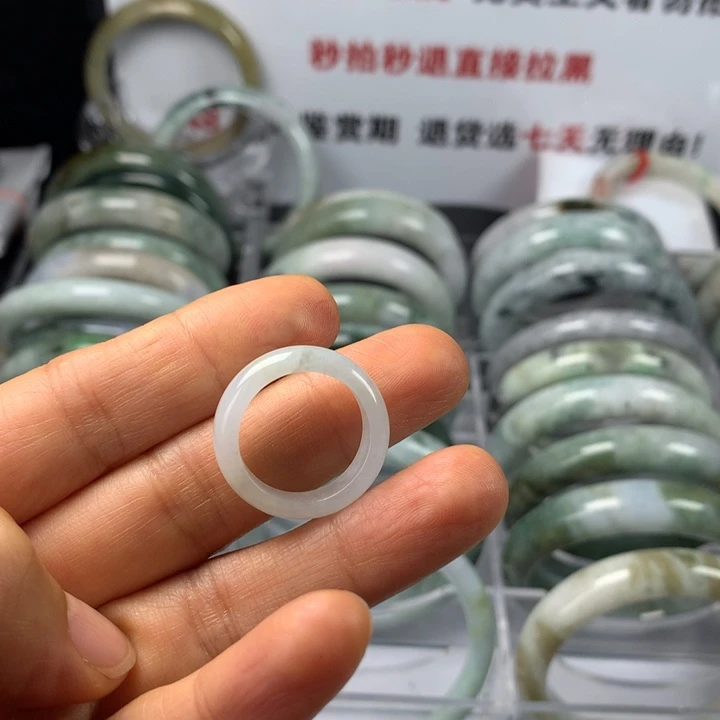 宁***晶未镶嵌手镯翡翠14