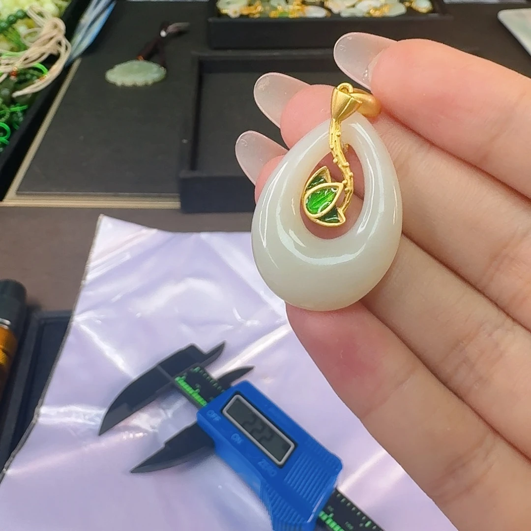 颈饰银S925镶嵌和田玉莲蓬水滴