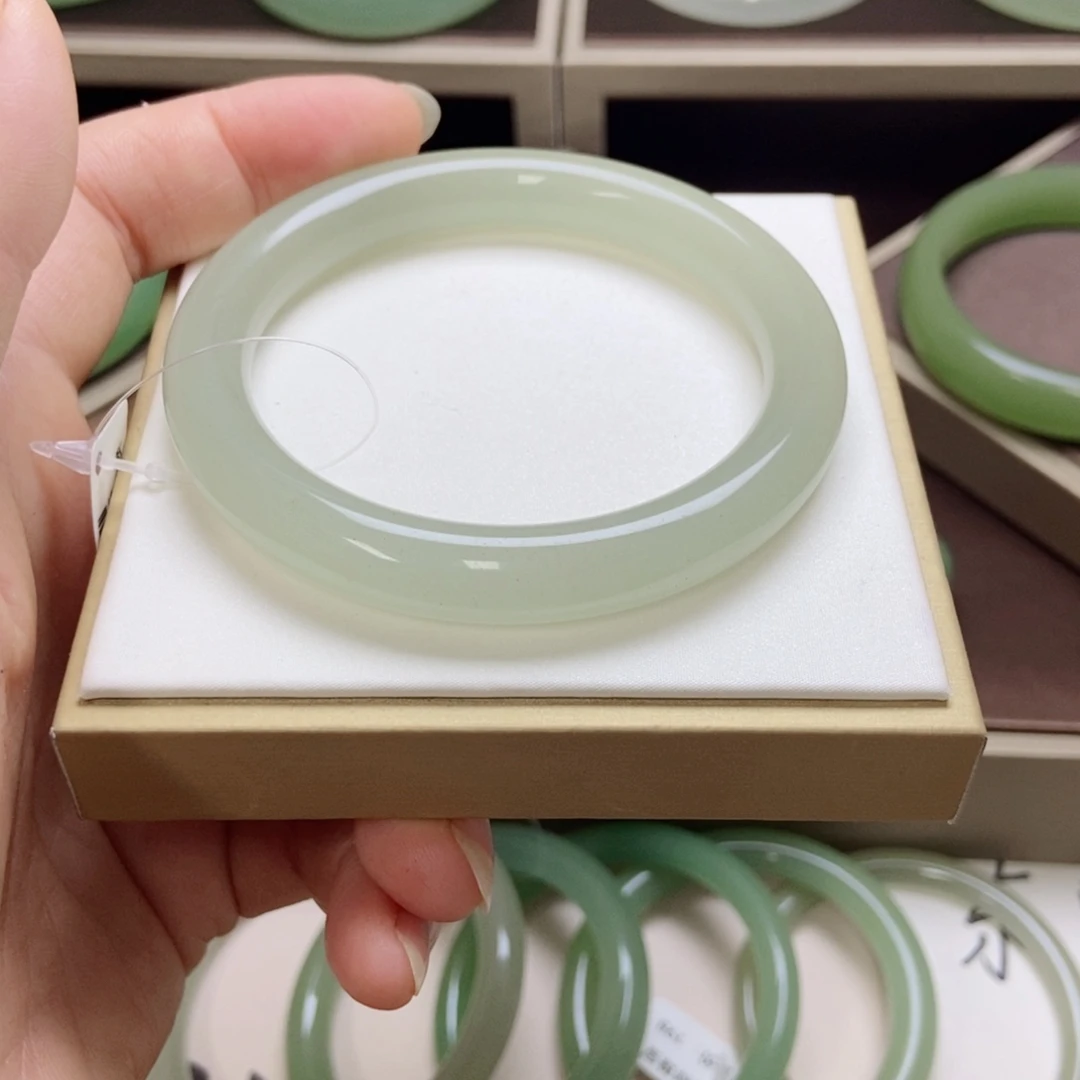 东陵石未镶嵌手镯