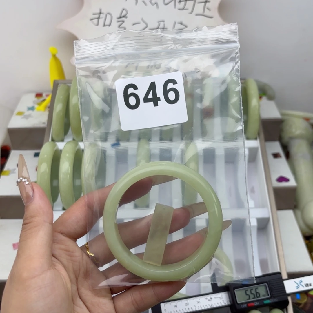 蛇纹石玉未镶嵌手镯木**启