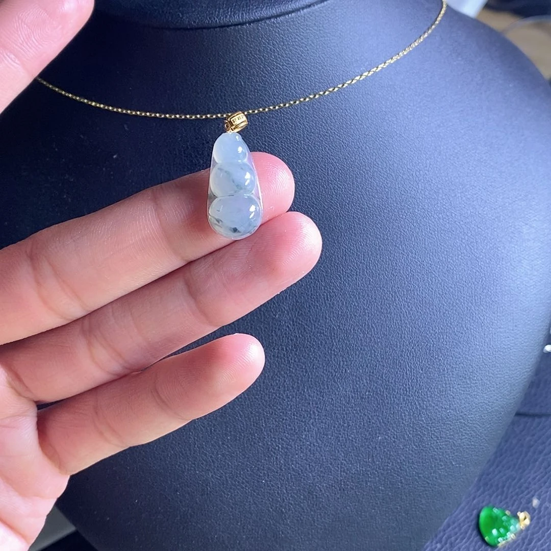 颈饰18K金镶嵌翡翠