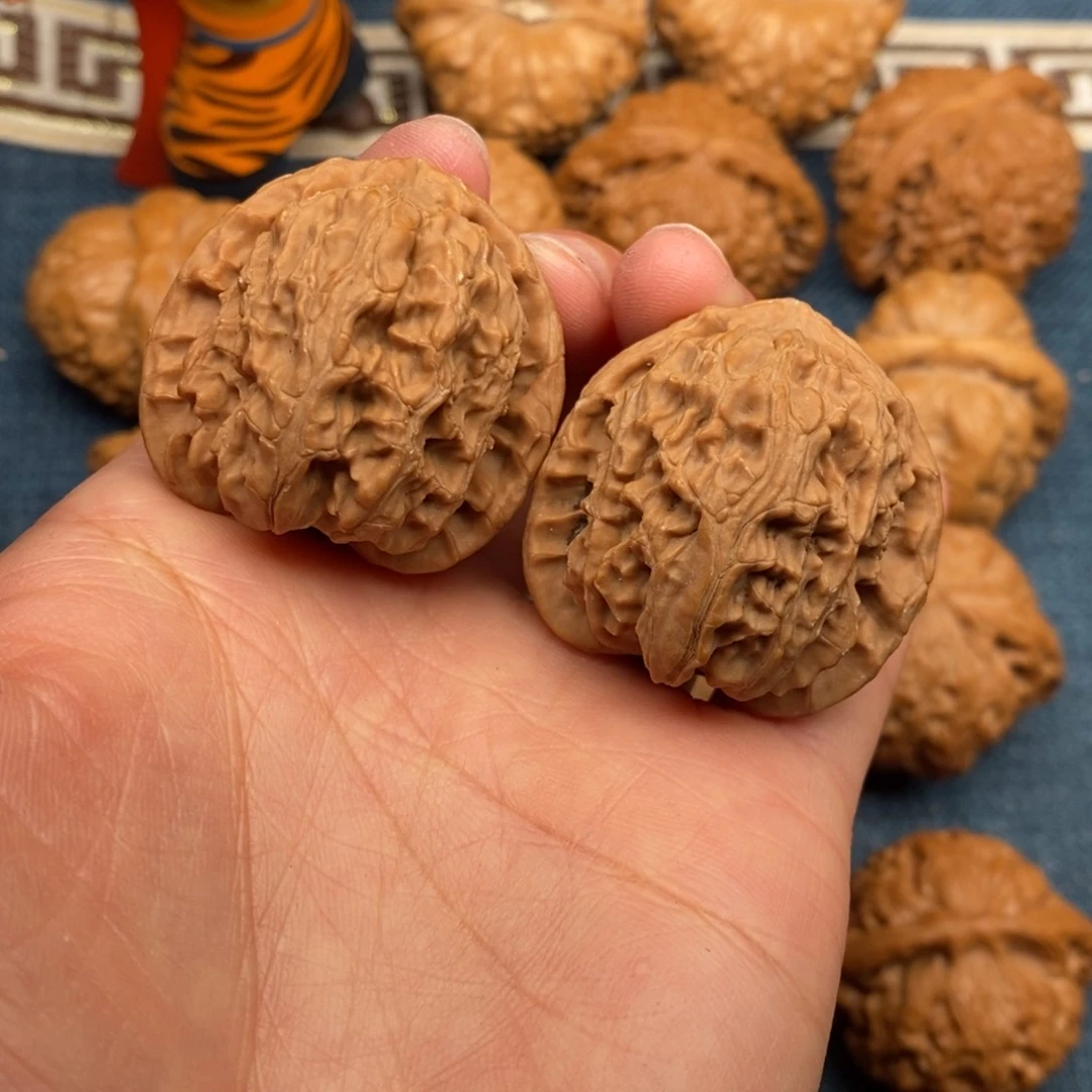 文玩核桃把件36全品三角白