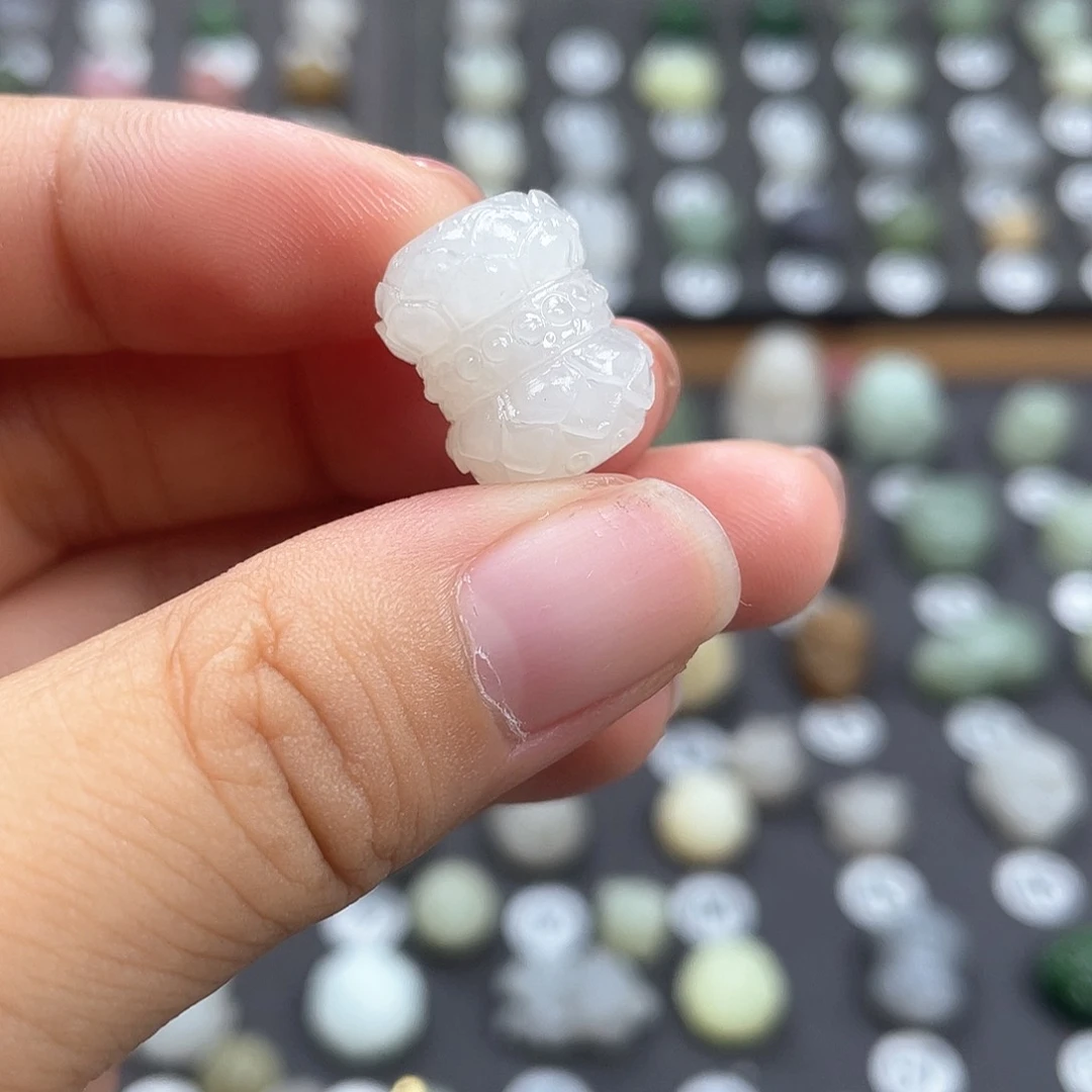 颈饰未镶嵌和田玉小****觉青海料冰底白玉并蒂莲花珠子定制