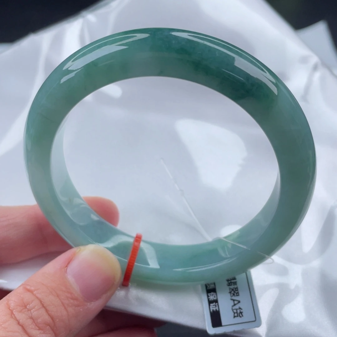 翡翠手镯未镶嵌57圈口