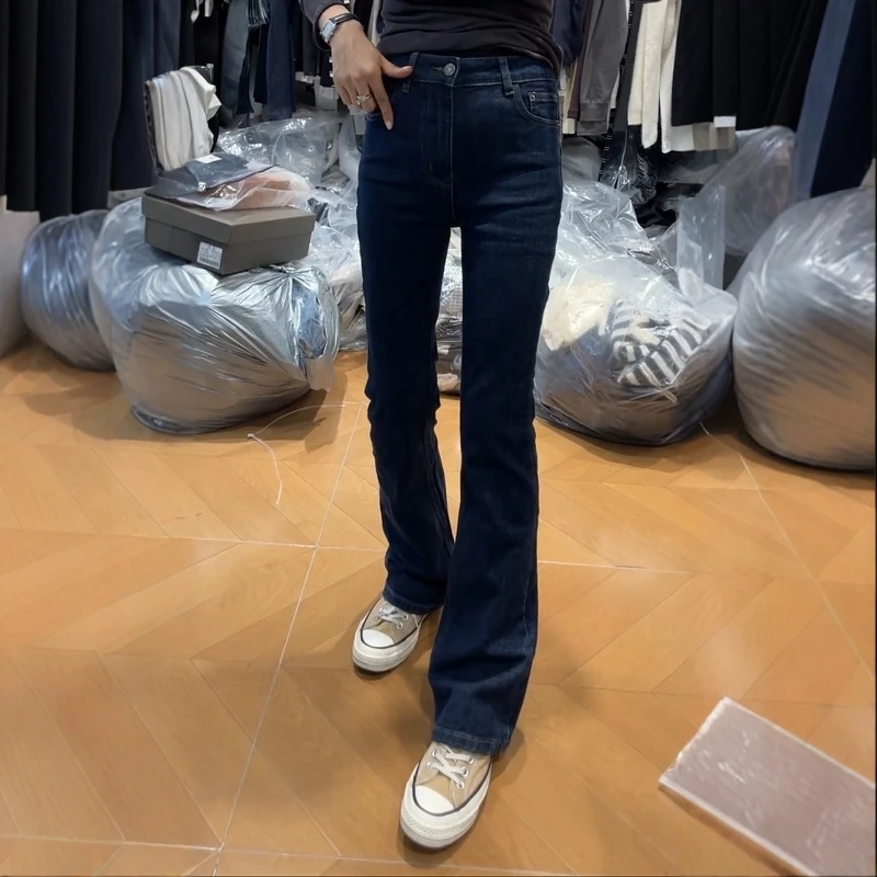 2025秋季新款复古港风牛仔微喇裤大码女装高腰显瘦百搭窄版直筒裤