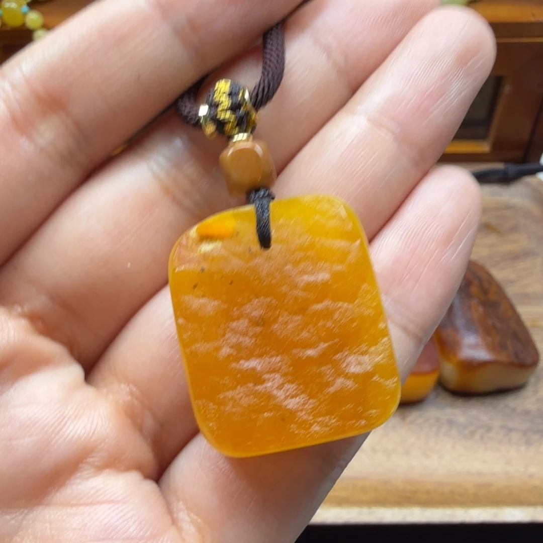 未镶嵌吊坠(赠链)琥珀