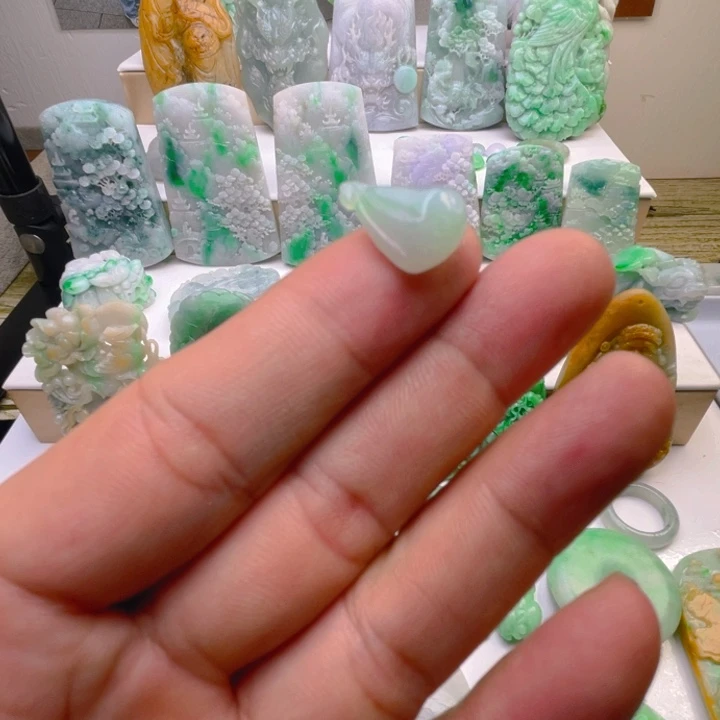 翡翠未镶嵌颈饰翡翠莲蓬