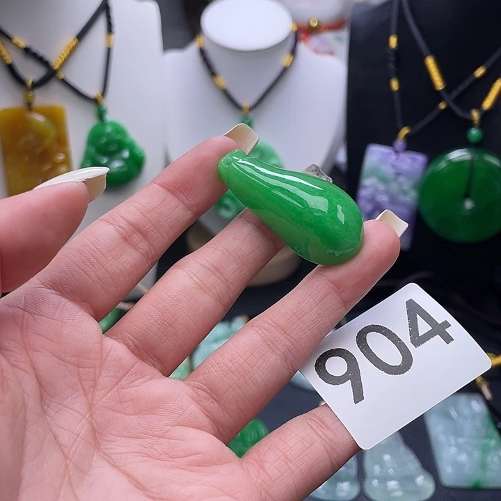 翡翠未镶嵌吊坠(赠链)