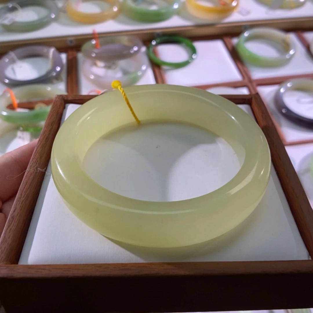 【闪购商品】未镶嵌手镯和田玉（黄玉）