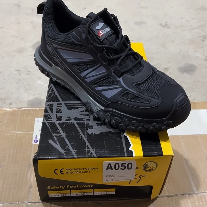 050号。 45码防砸防刺劳保鞋。鞋底磨损介意勿拍