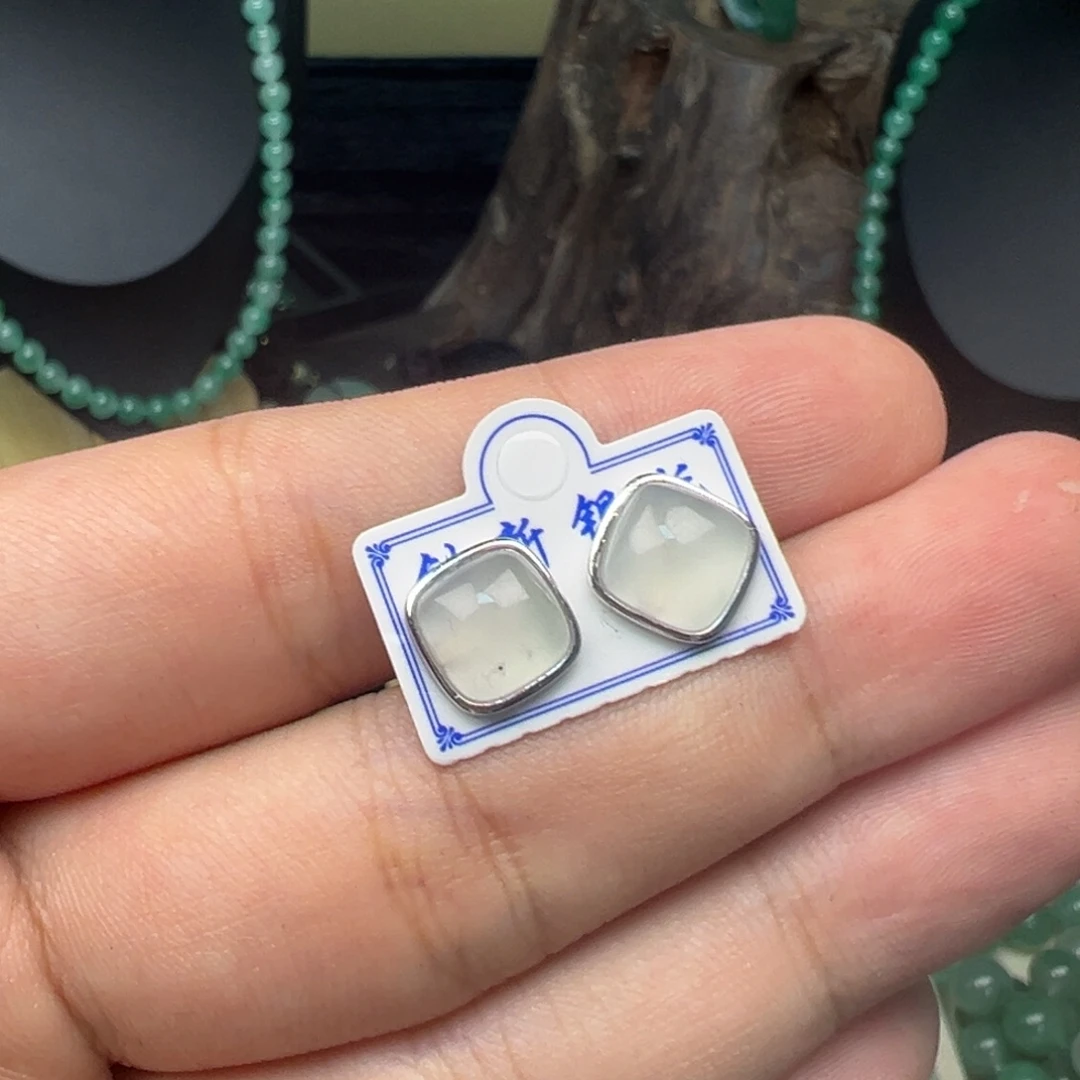 石英质玉（非洲翠）合金耳钉