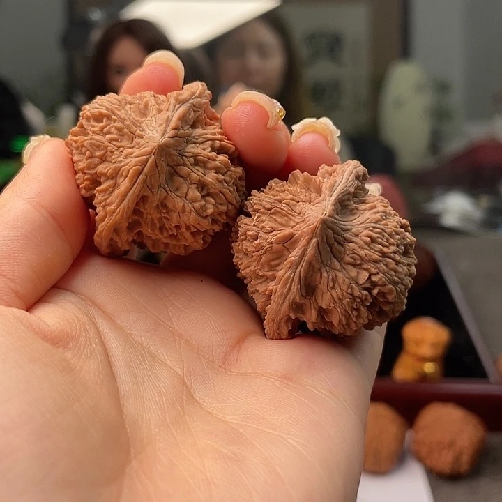 文玩核桃把件向*满天星
