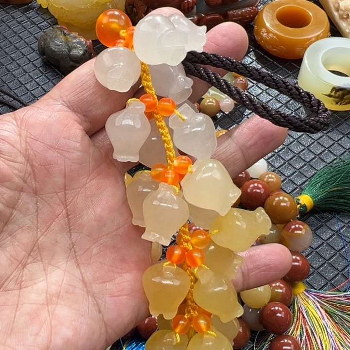 石英质玉（黄龙玉）颈饰未镶嵌