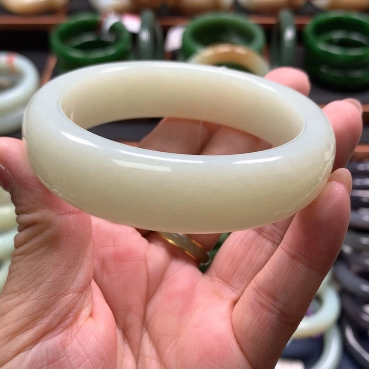 【闪购商品】未镶嵌手镯和田玉