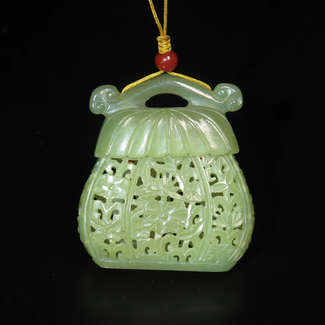 清代镂雕玉香囊挂件/MZ032387/和田玉/民族文物