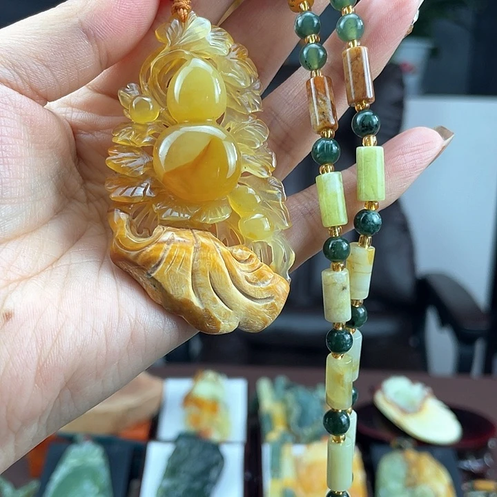 蛇纹石玉颈饰未镶嵌