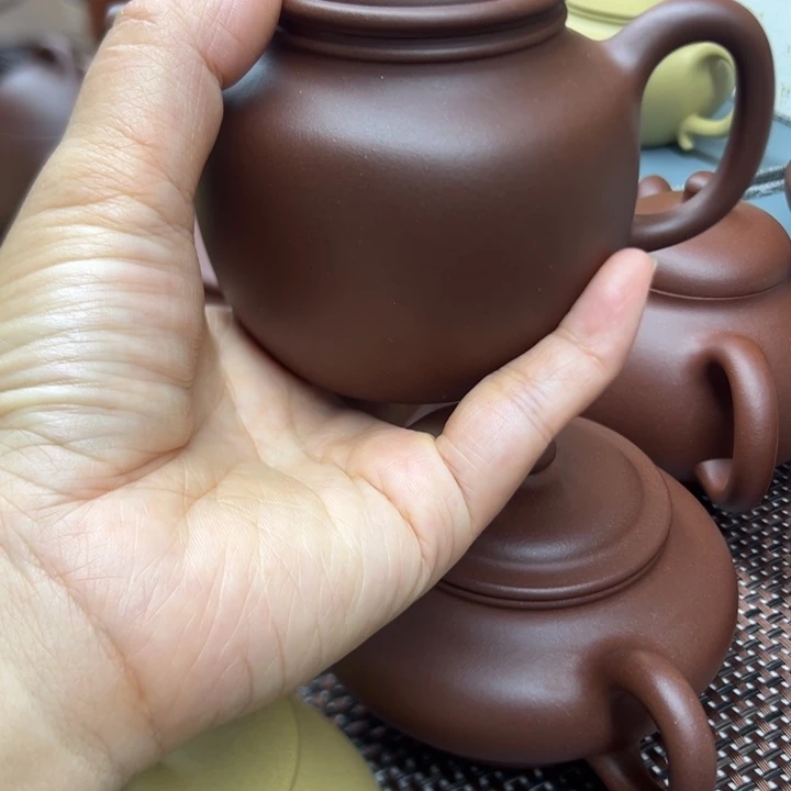 茶壶紫砂一**在半手工制作