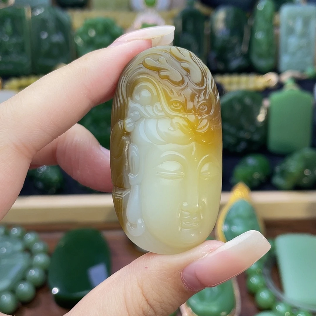 和田玉未镶嵌颈饰且末金山糖·观音