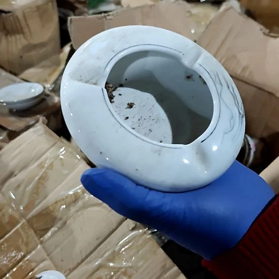 摆件盘子碗茶壶啥都有