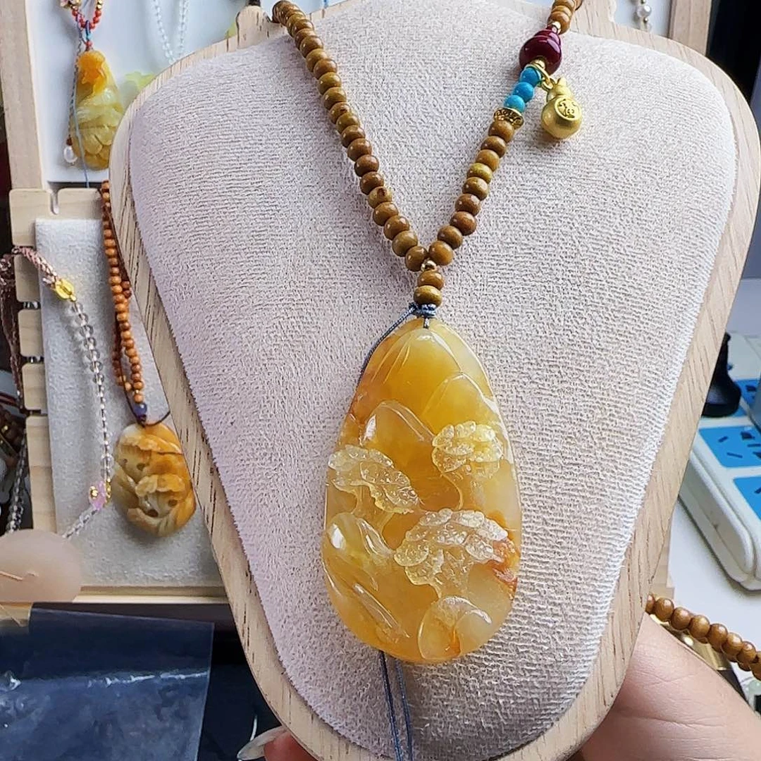 橙***了合金蛇纹石玉颈饰