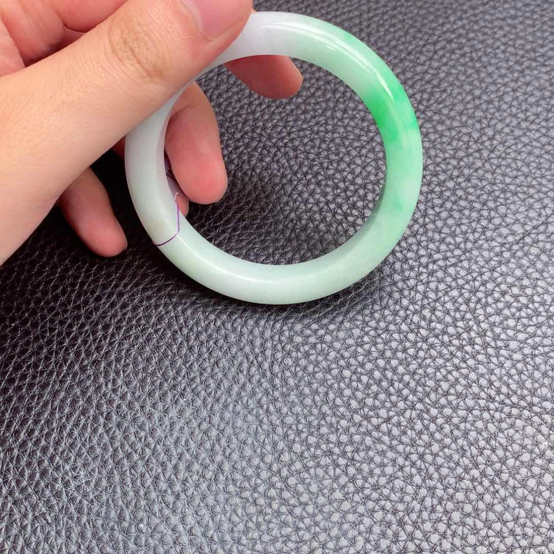翡翠手镯未镶嵌纯天然