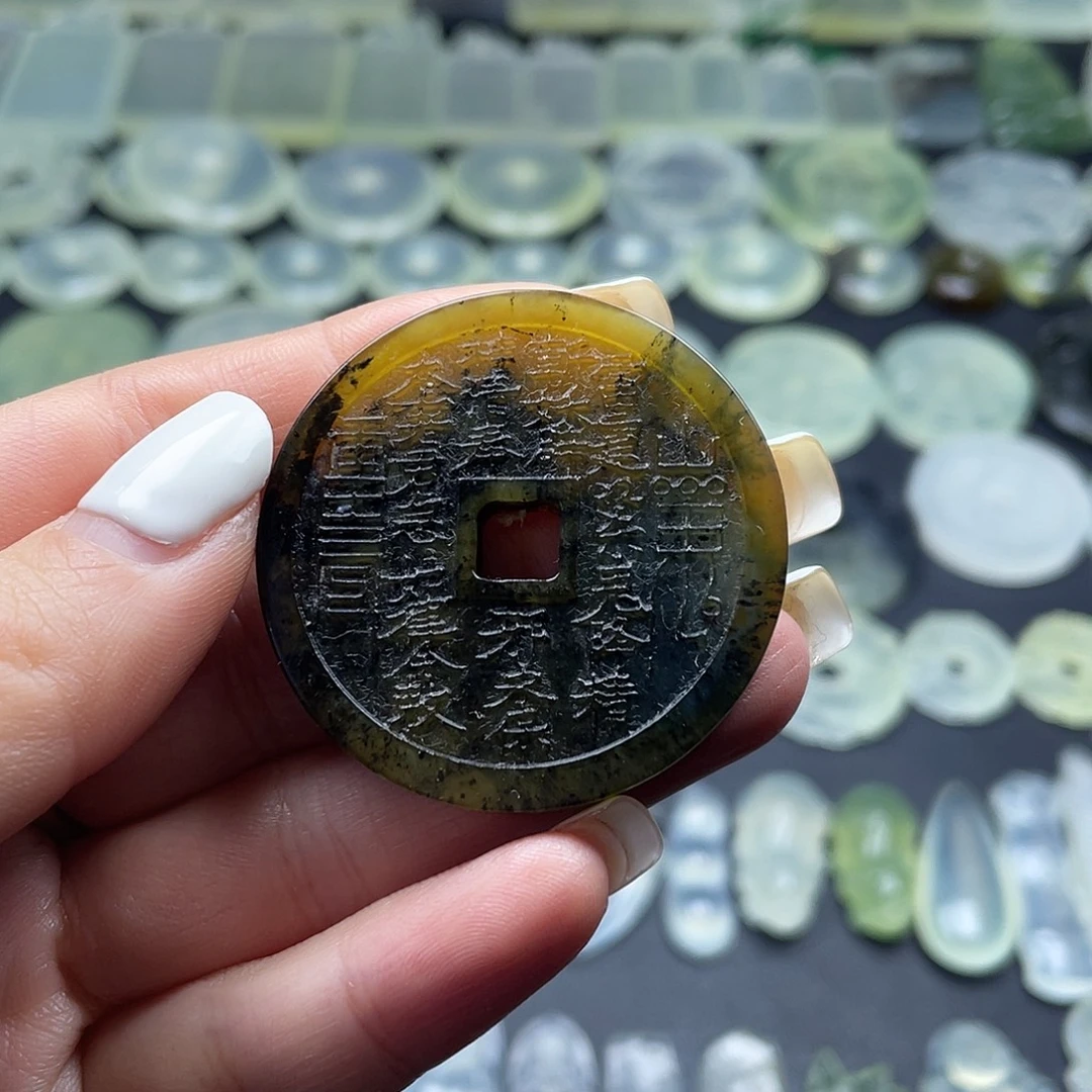岫玉未镶嵌项圈山鬼