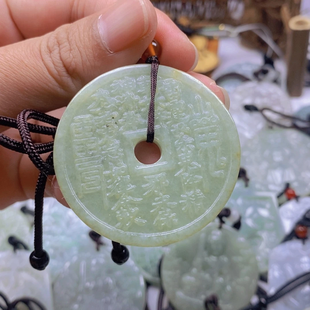 翡翠颈饰未镶嵌翡翠