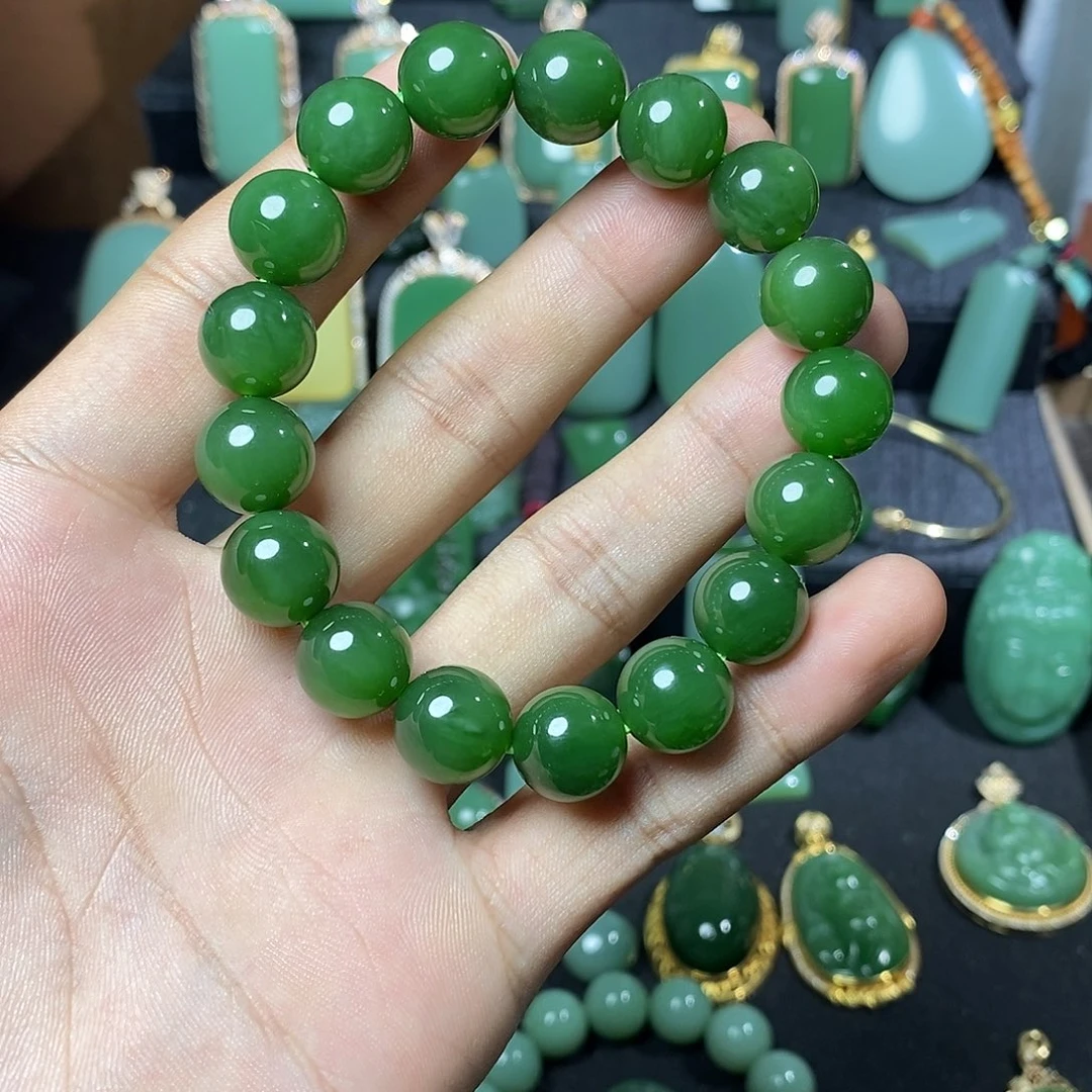 吊坠(不含链)未镶嵌和田玉（碧玉）?**O