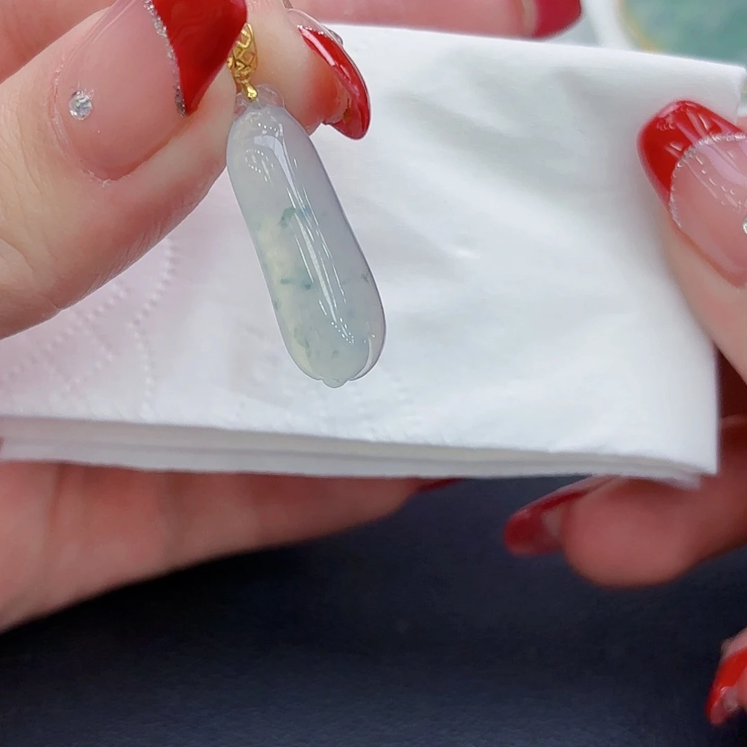 翡翠颈饰18K金镶嵌福瓜吊坠