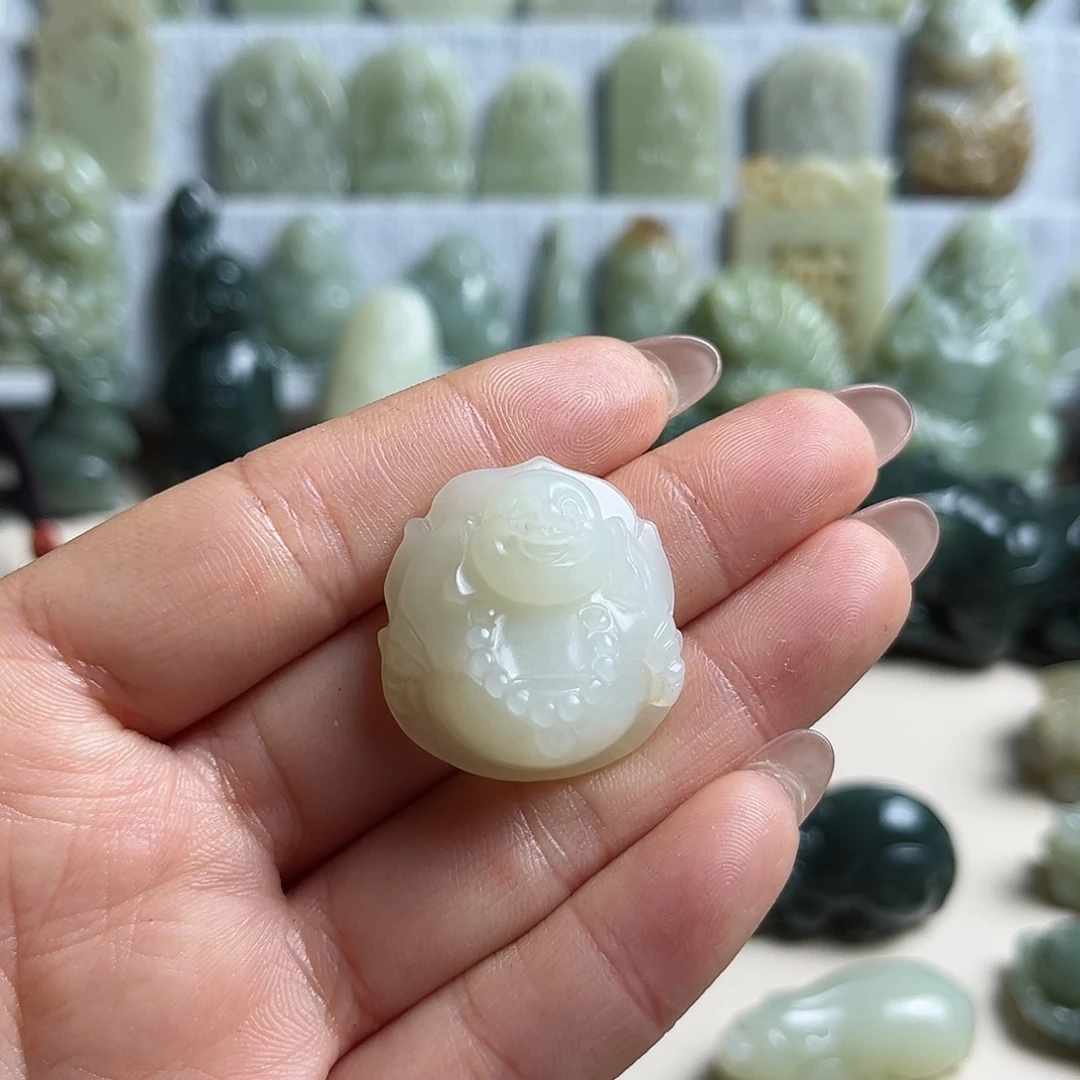 L***J和田玉未镶嵌挂件