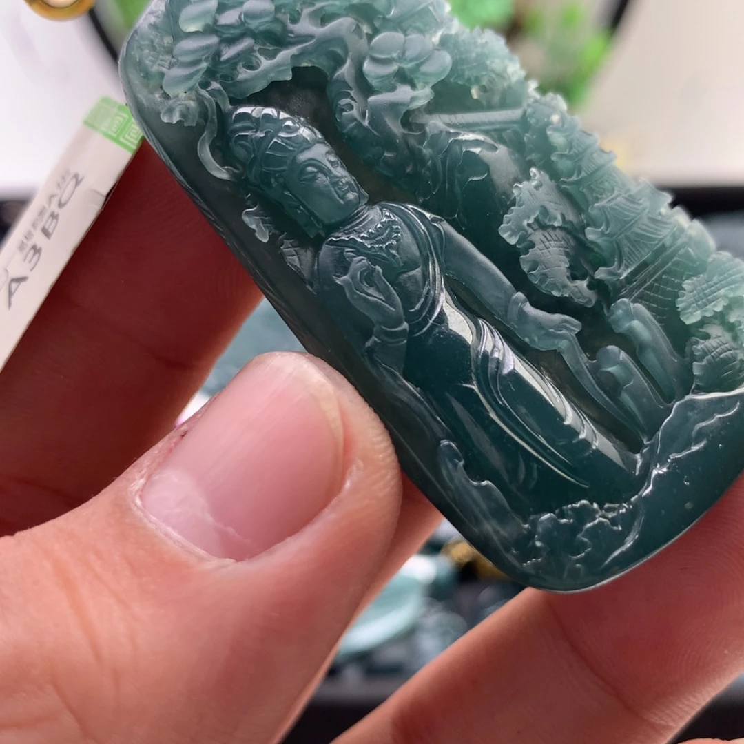 颈饰未镶嵌翡翠观音