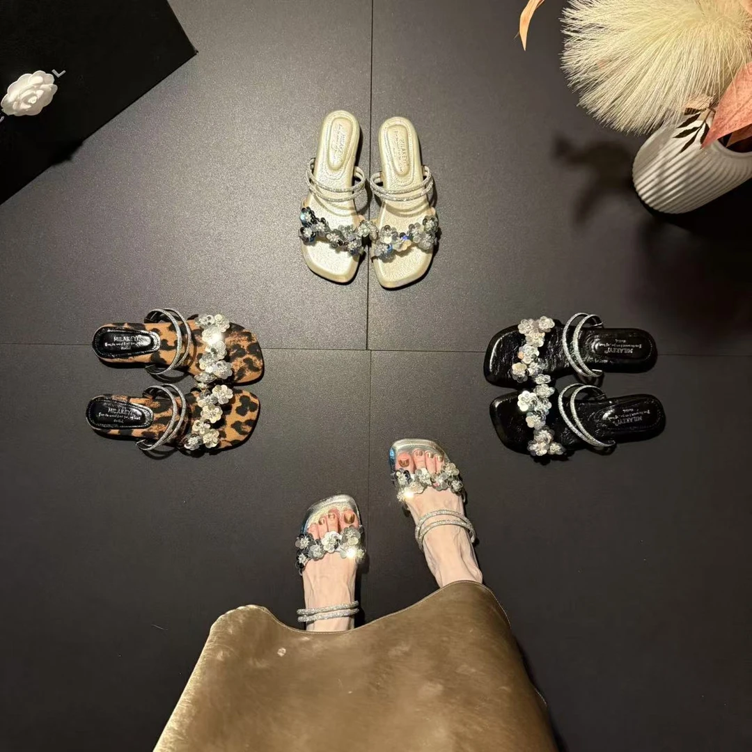 MILAKEYI2025年夏季新款亮片花朵两穿舒适百搭日常平跟厚底凉拖鞋