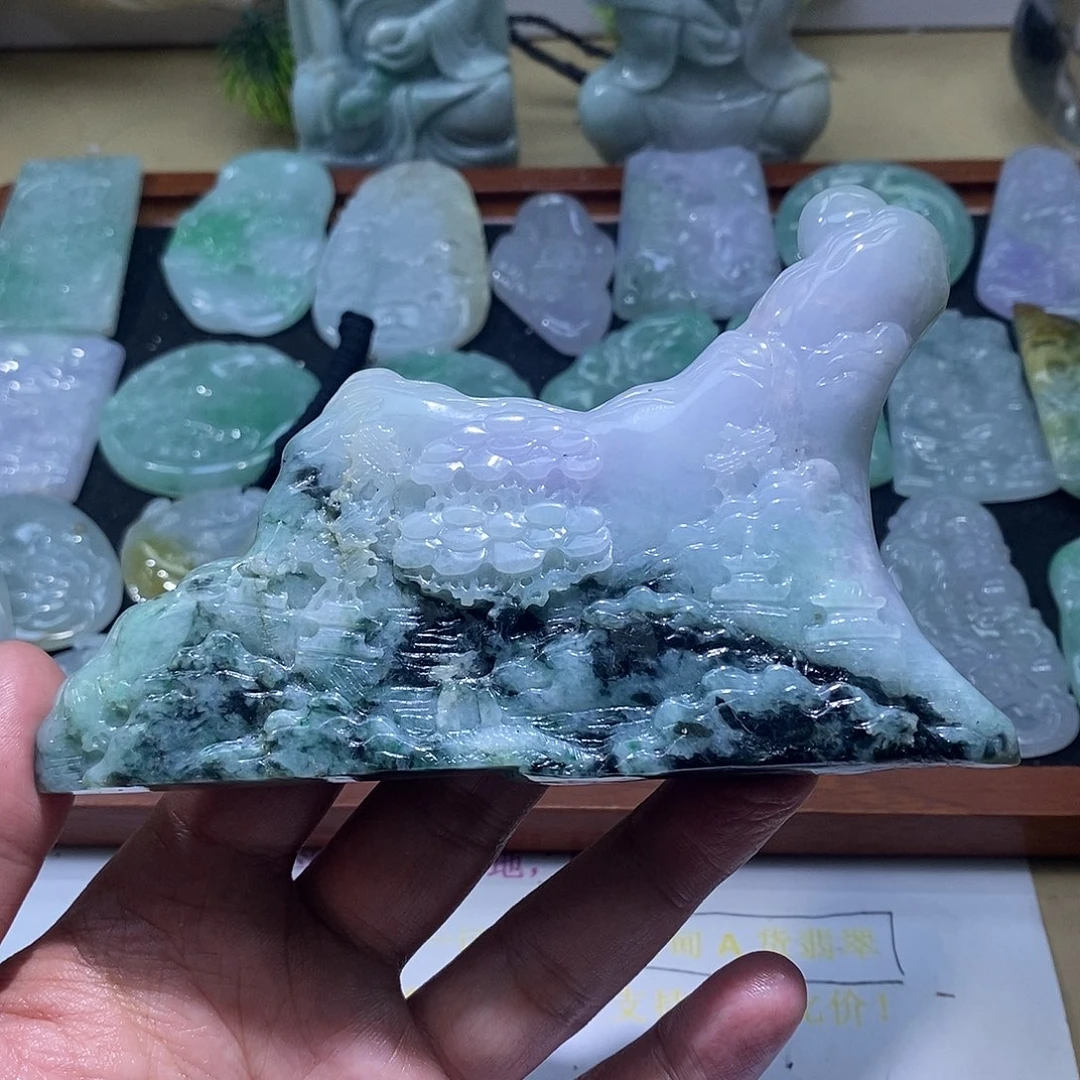 翡翠未镶嵌颈饰山水，摆件