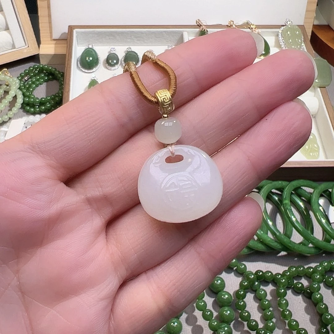 颈饰未镶嵌和田玉