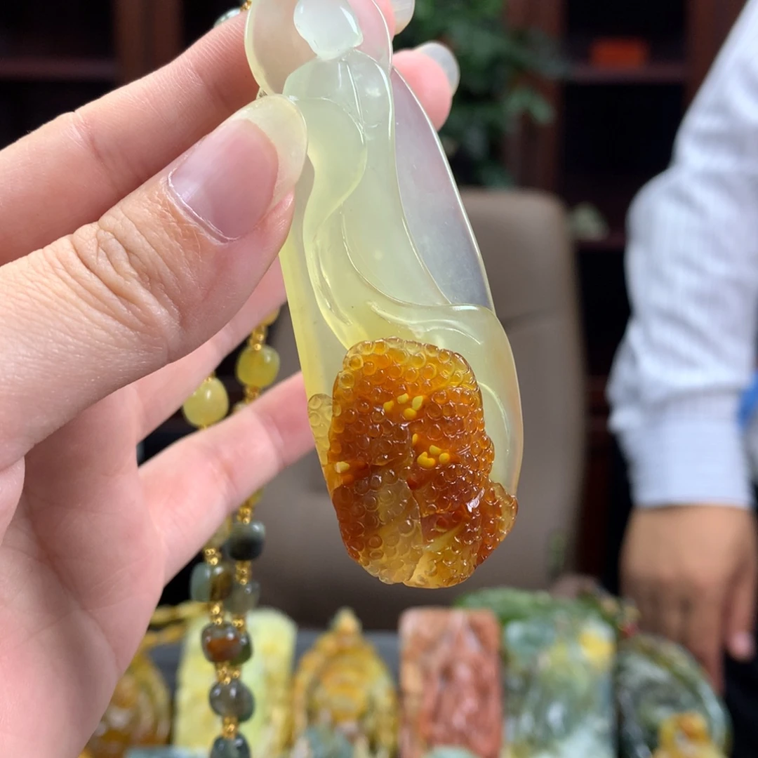 蛇纹石玉未镶嵌颈饰
