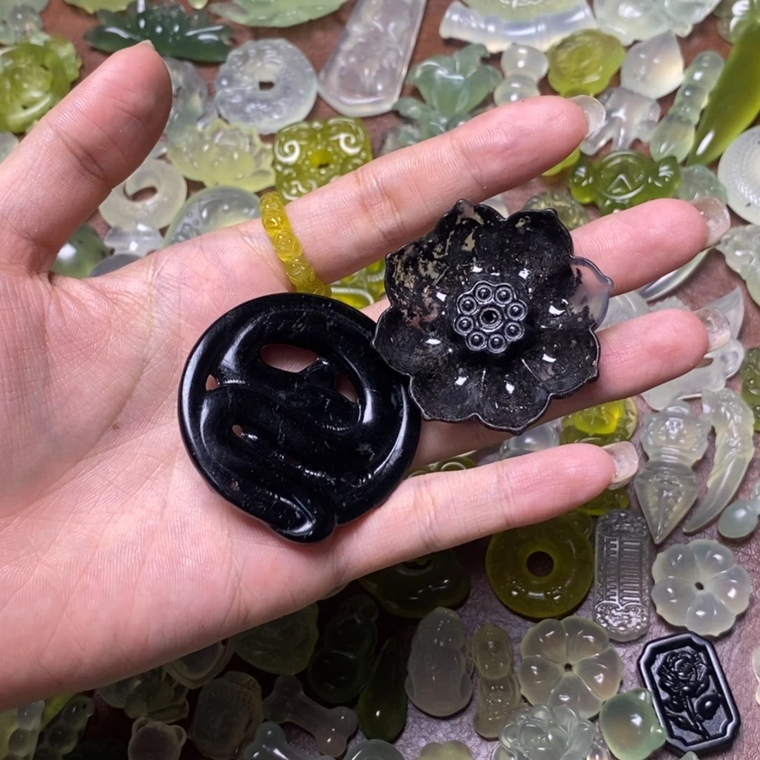 高***柴未镶嵌蛇纹石玉项链