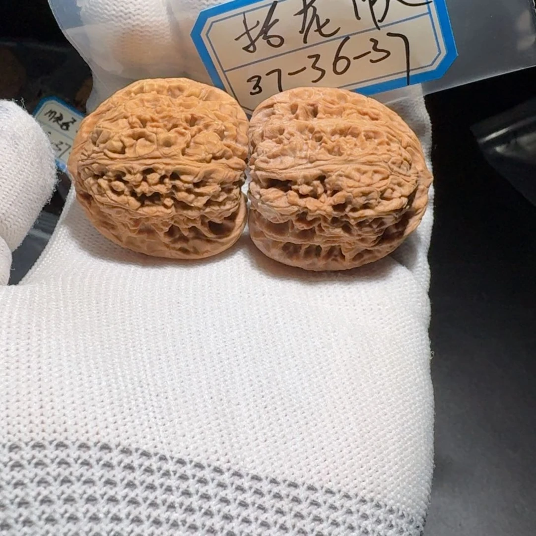 文玩核桃把件33号拧花