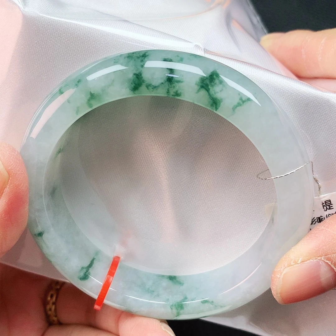 翡翠手镯未镶嵌56圈