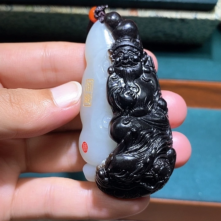 伟***粥颈饰未镶嵌和田玉