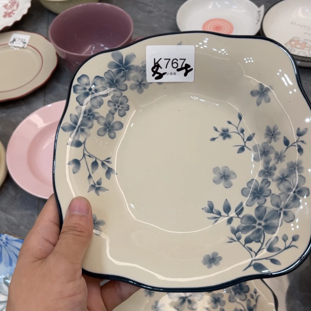 陶瓷微瑕餐具介意勿拍，满18飞！