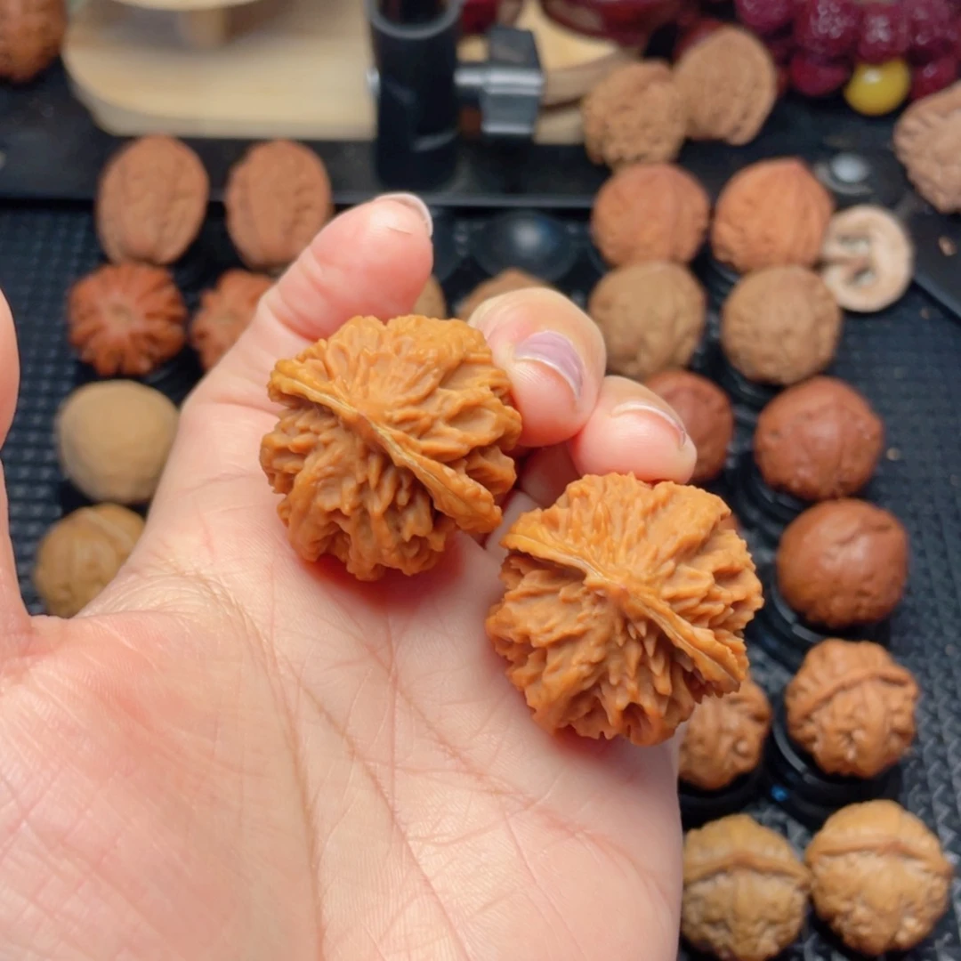 【闪购商品】把件文玩核桃霸王花