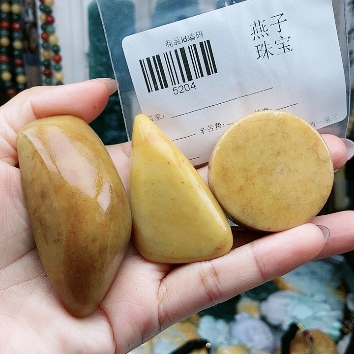 颈饰足铂镶嵌翡翠翡翠