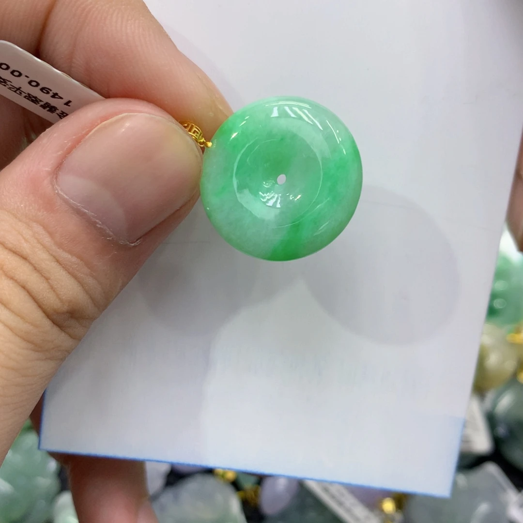 翡翠18K金镶嵌颈饰翡翠