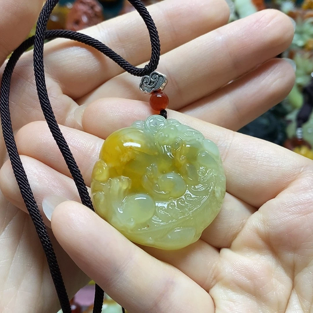 岫玉未镶嵌吊坠(赠链)